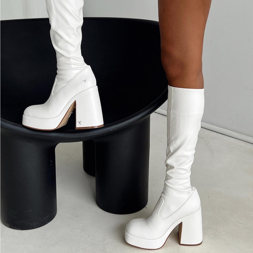 NWT WINDSOR HIGHKEY PLATFORM KNEE HIGH BOOTS